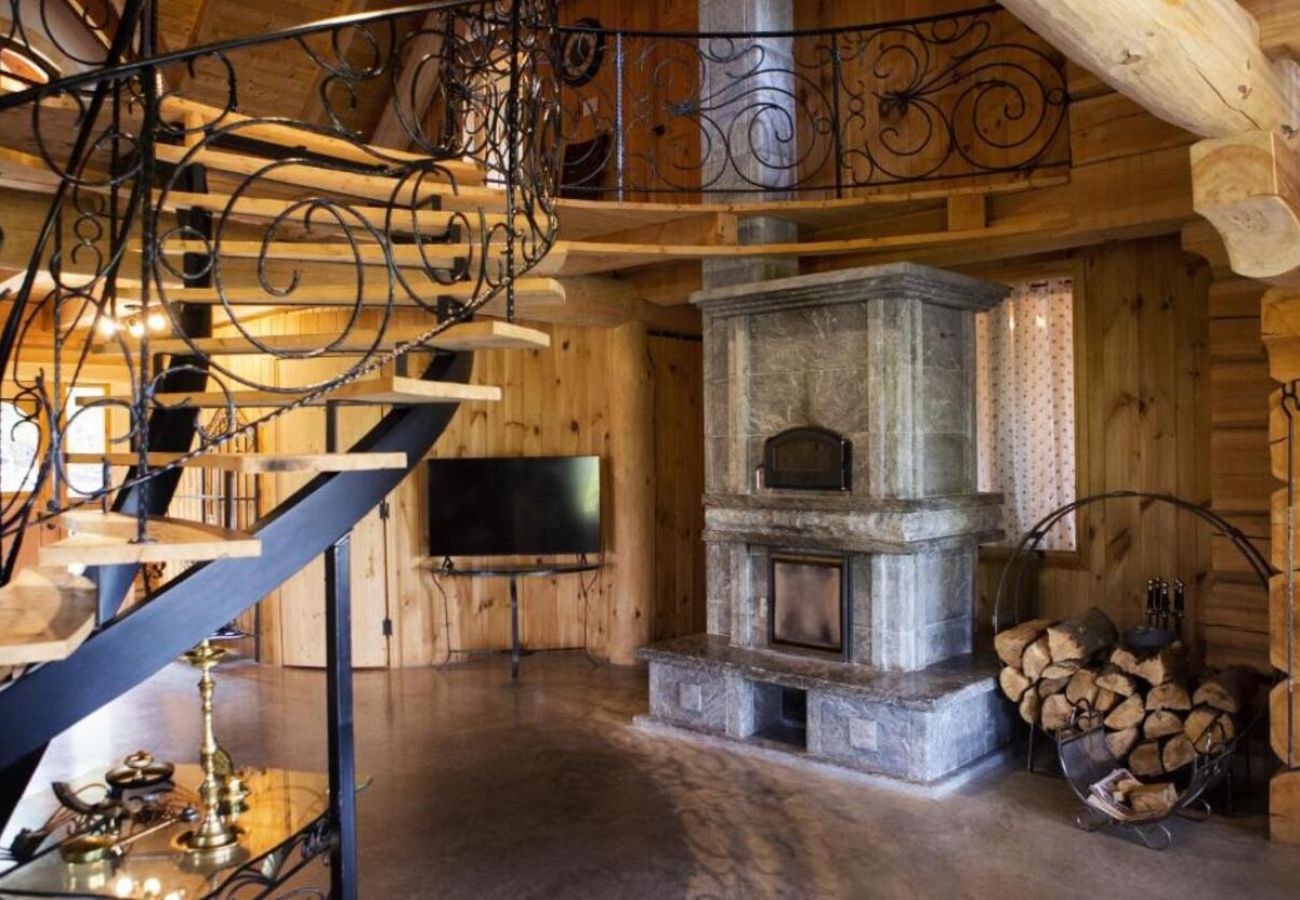 House in Laval - CAN017 : La Maison en Bois Rond