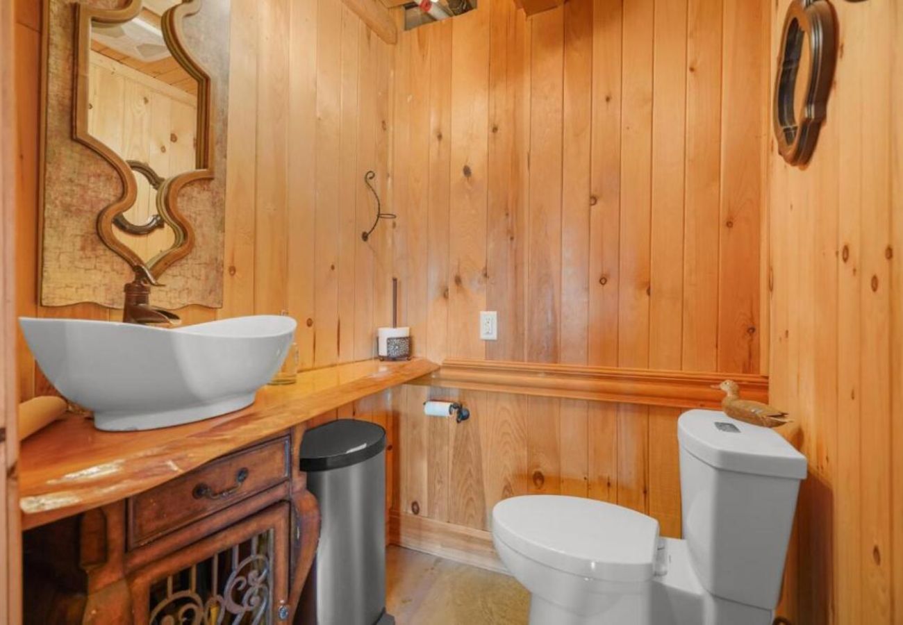 House in Laval - CAN017 : La Maison en Bois Rond