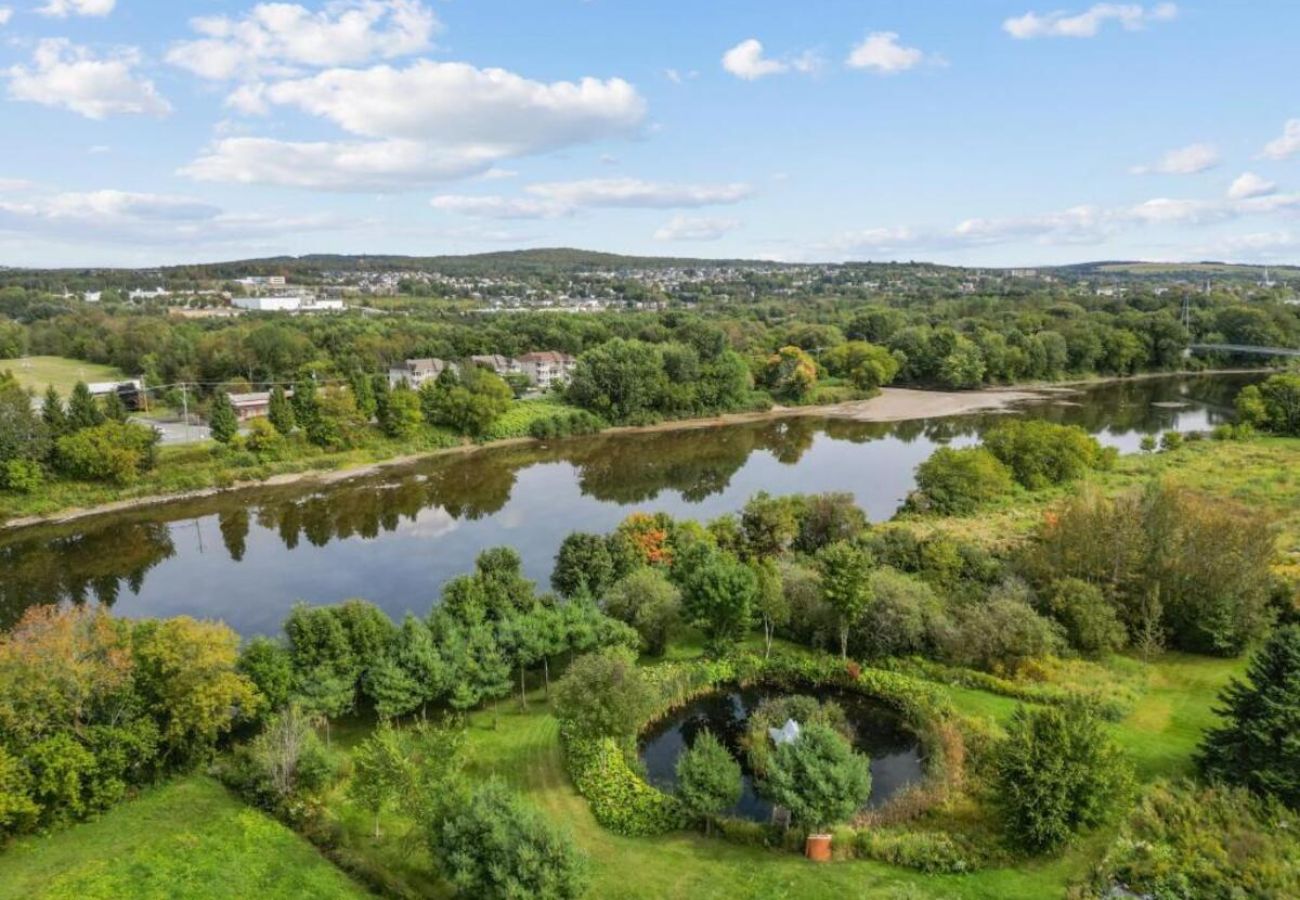 House in Laval - CAN017 : La Maison en Bois Rond