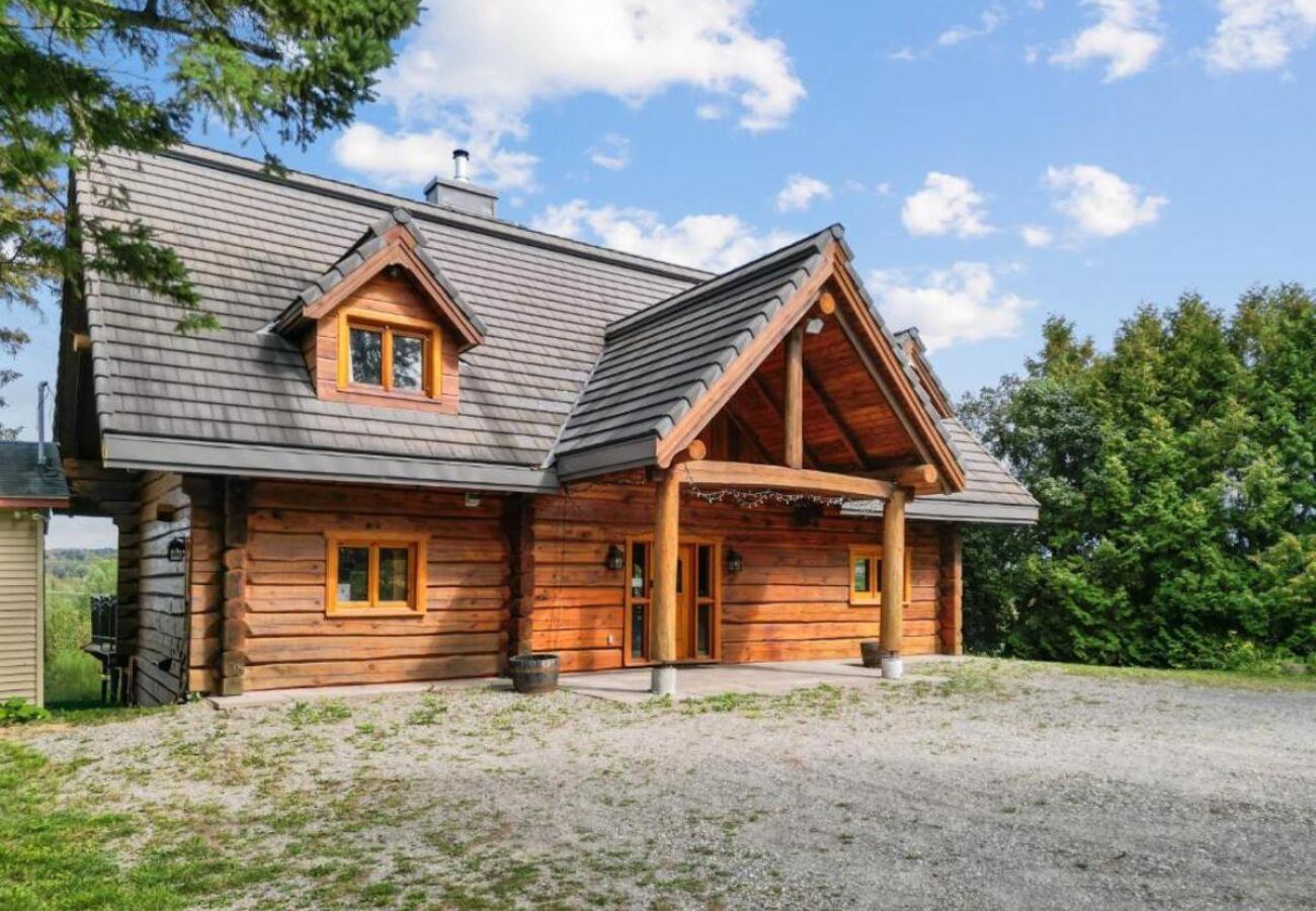 House in Laval - CAN017 : La Maison en Bois Rond