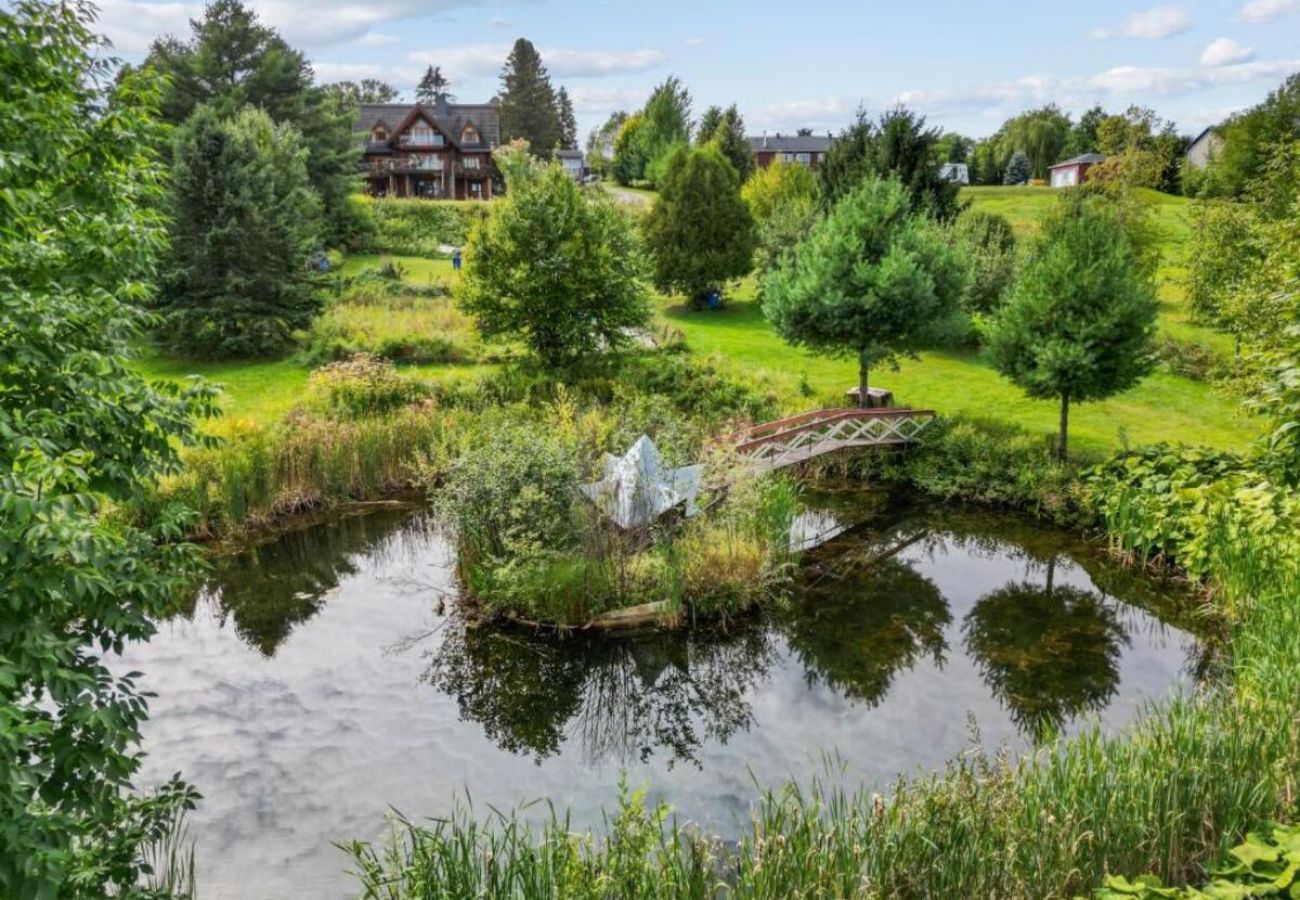 House in Laval - CAN017 : La Maison en Bois Rond