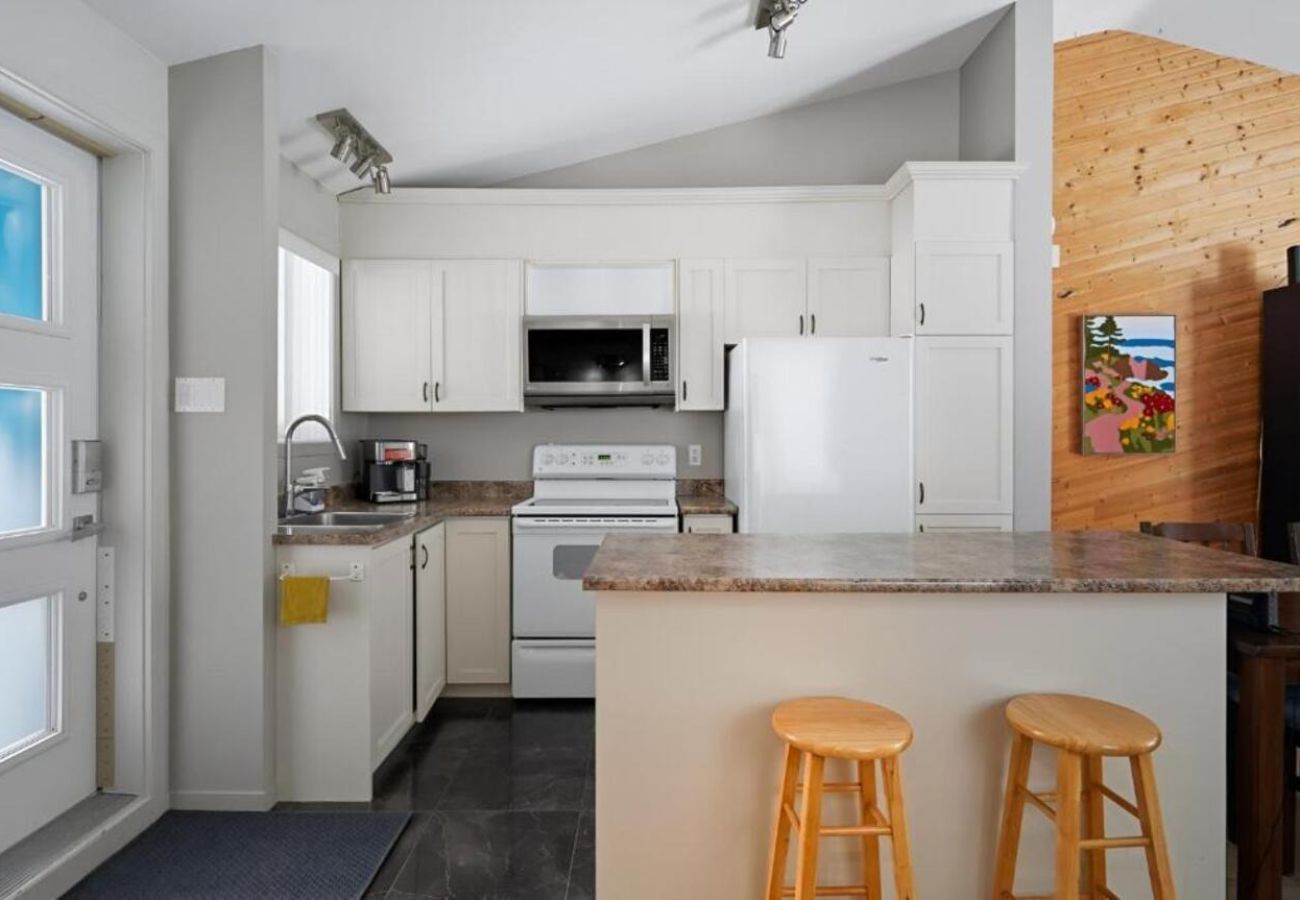 House in Laval - CAN018 : Refuge des pentes