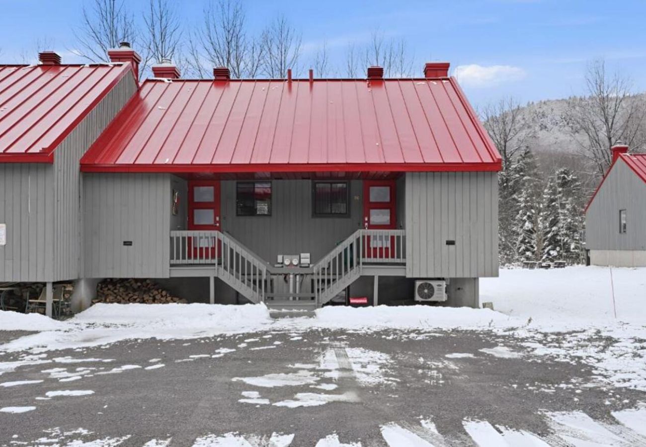 House in Laval - CAN018 : Refuge des pentes