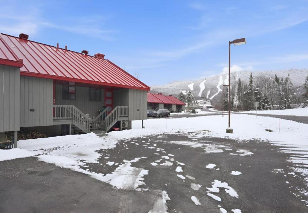 House in Laval - CAN018 : Refuge des pentes