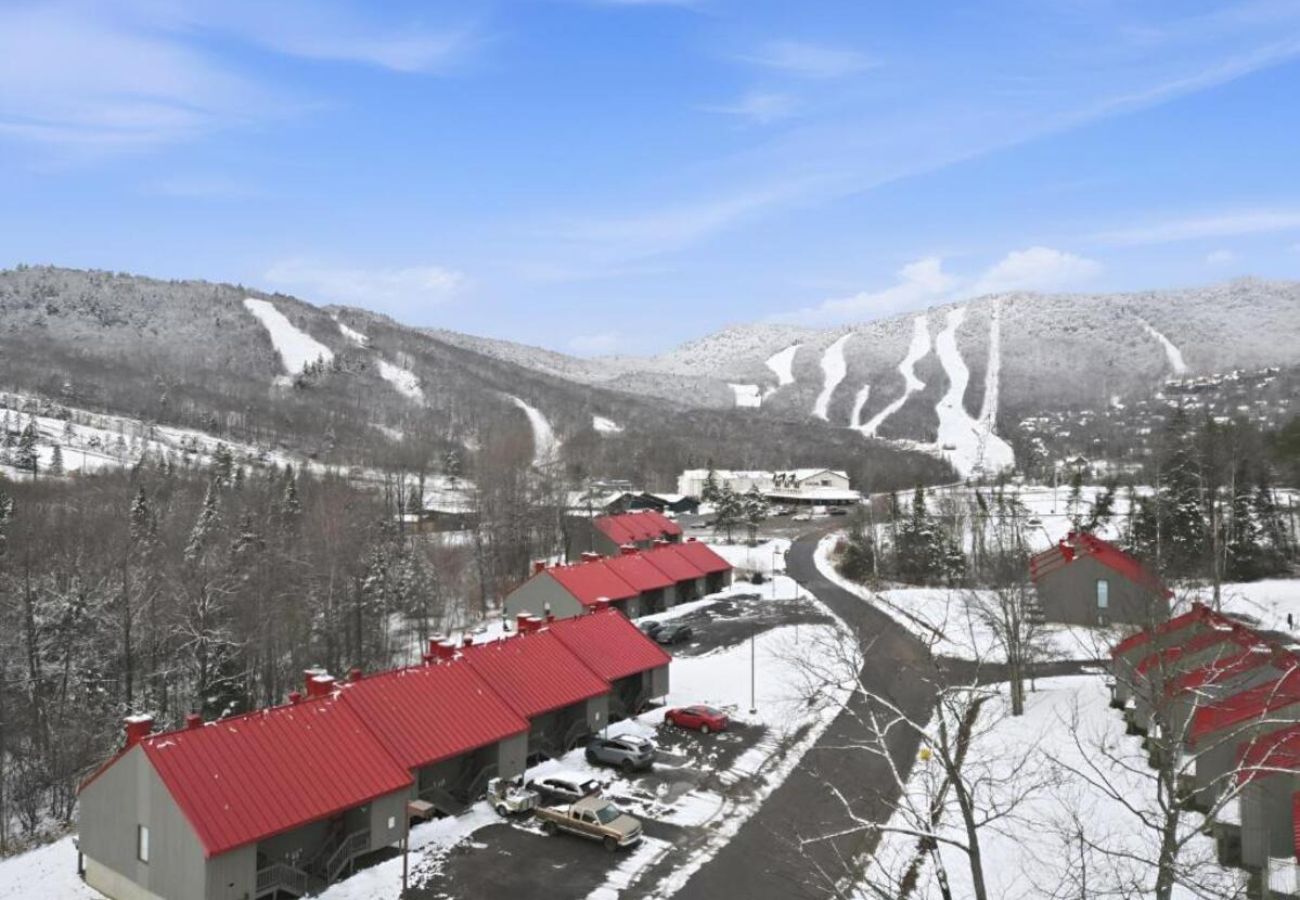 House in Laval - CAN018 : Refuge des pentes