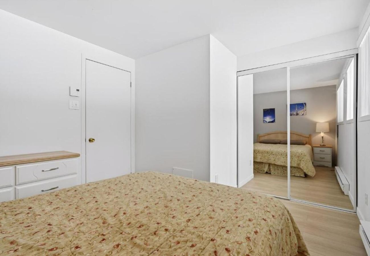 House in Laval - CAN018 : Refuge des pentes