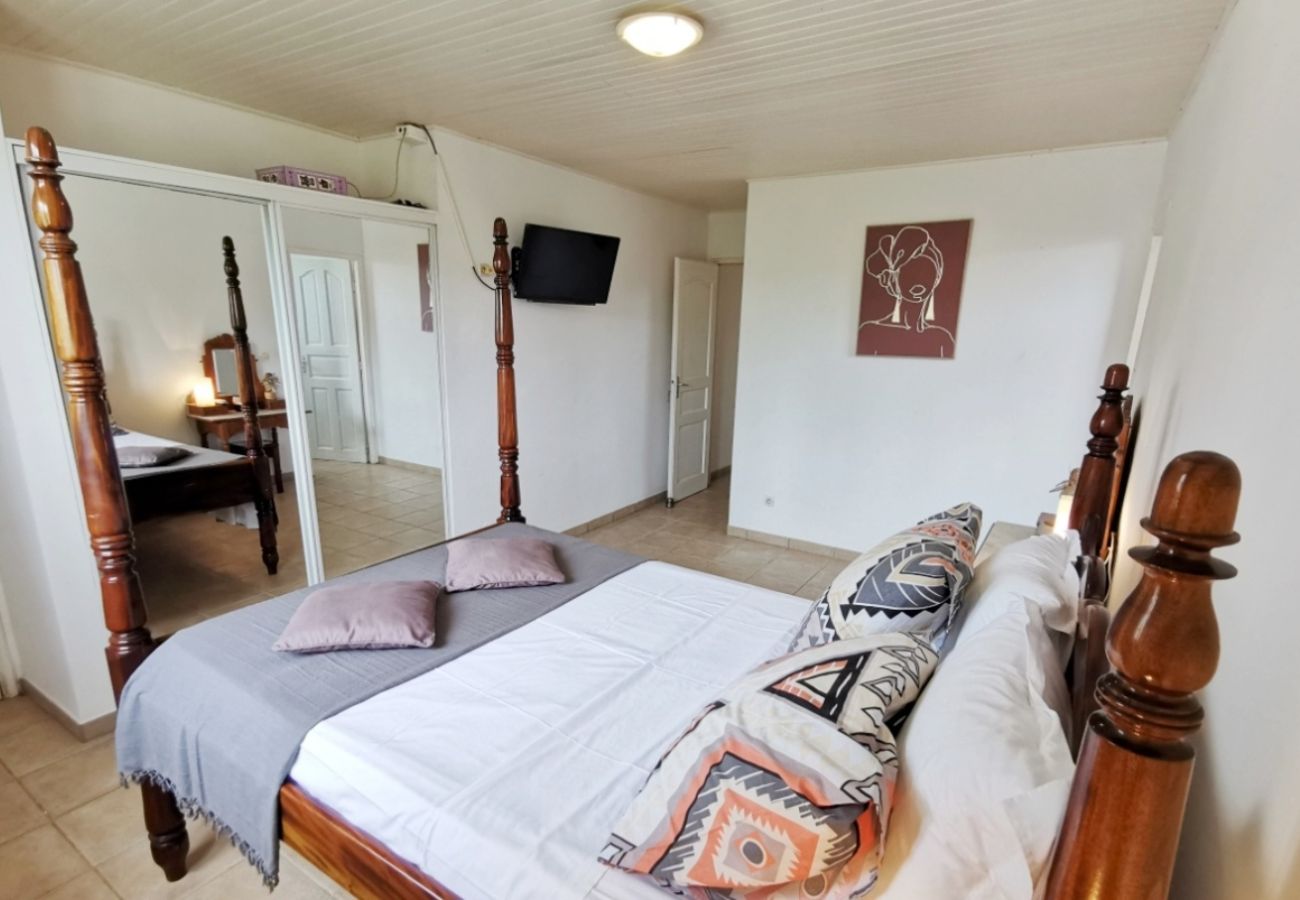 Villa in Sainte-Anne - Villa à Sainte Anne Ref M055b 3ch + 1 appt piscine