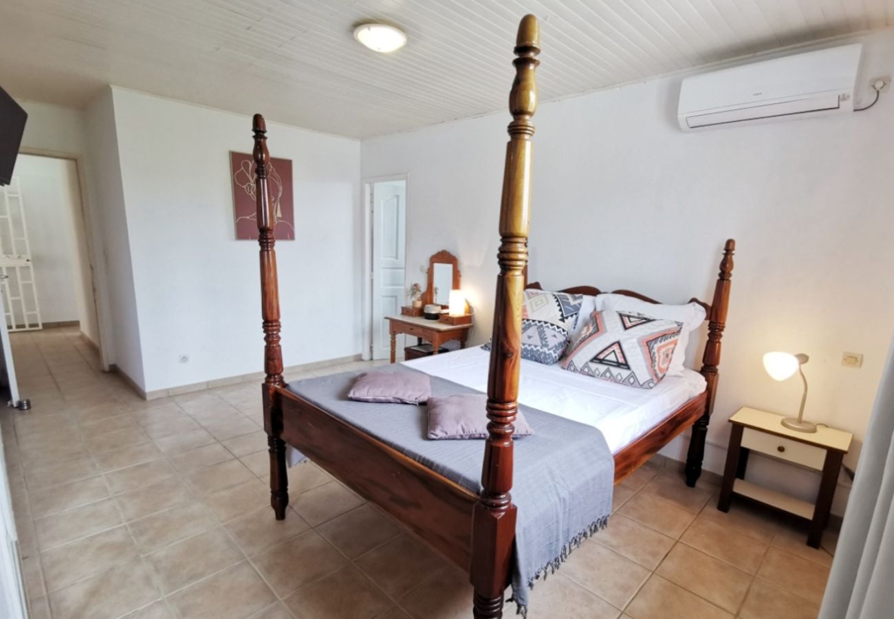 Villa in Sainte-Anne - Villa à Sainte Anne Ref M055b 3ch + 1 appt piscine