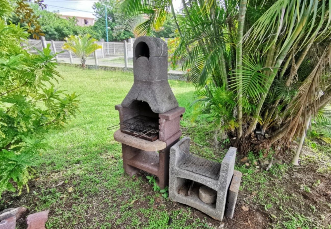 Villa in Sainte-Anne - Villa à Sainte Anne Ref M055b 3ch + 1 appt piscine