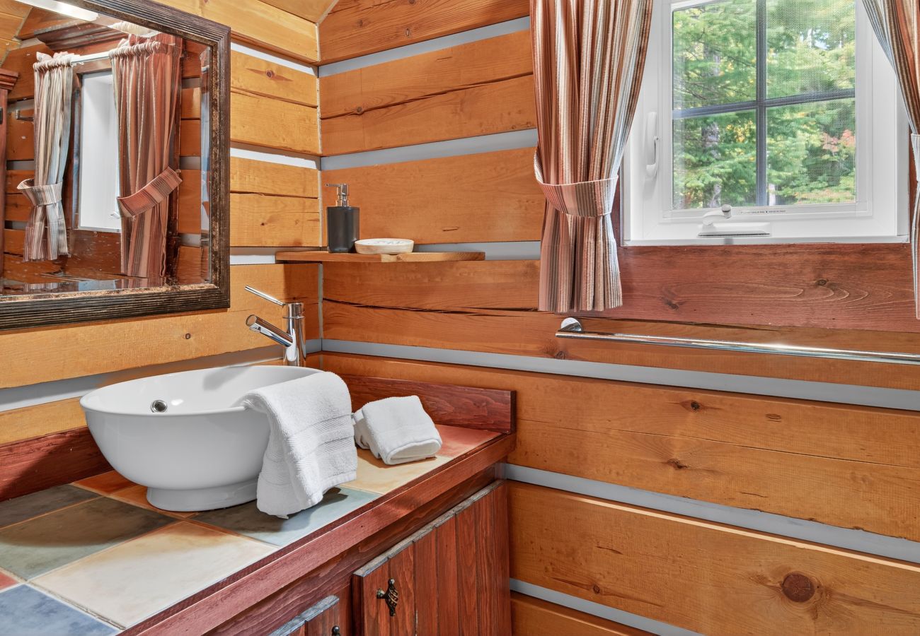 Chalet in Montreal - CAN029 : Le Huard