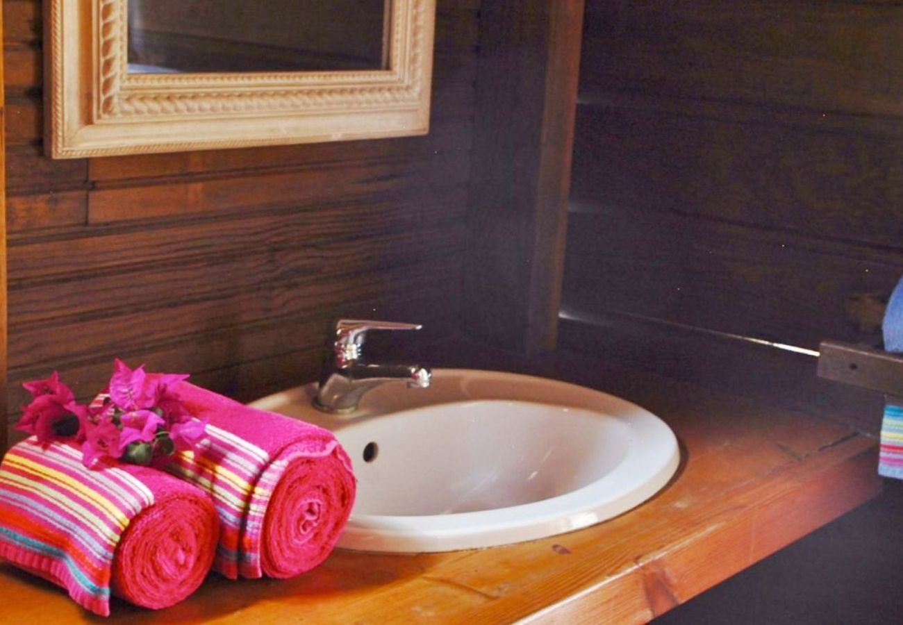 Bungalow in Deshaies - Gite Bleu Outremer 2 à Deshaies ref GEA006