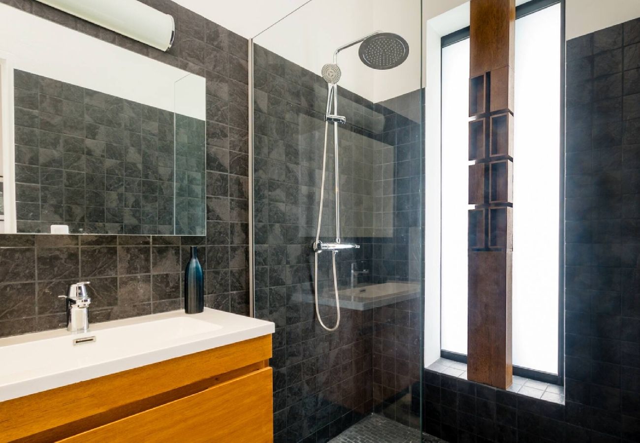 Villa à Le Diamant - Villa de standing au Diamant Ref M160 4 chambres v