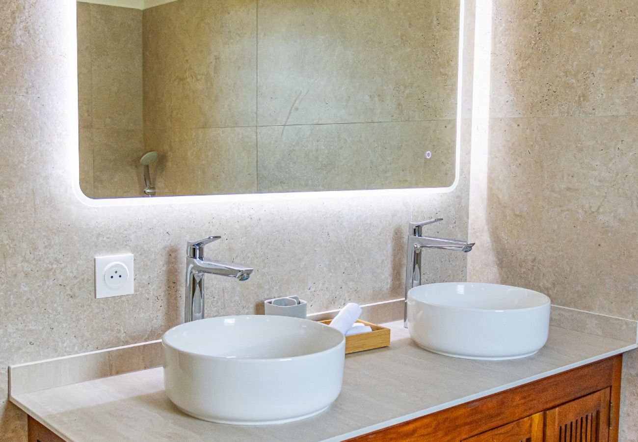 Villa à Deshaies - Villa à Deshaies G166A vue mer 3ch piscine