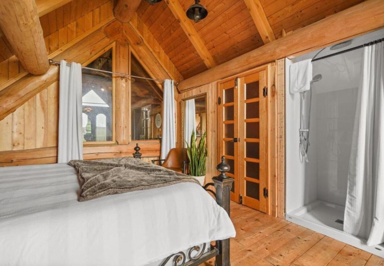 Maison à Laval - CAN017 : La Maison en Bois Rond