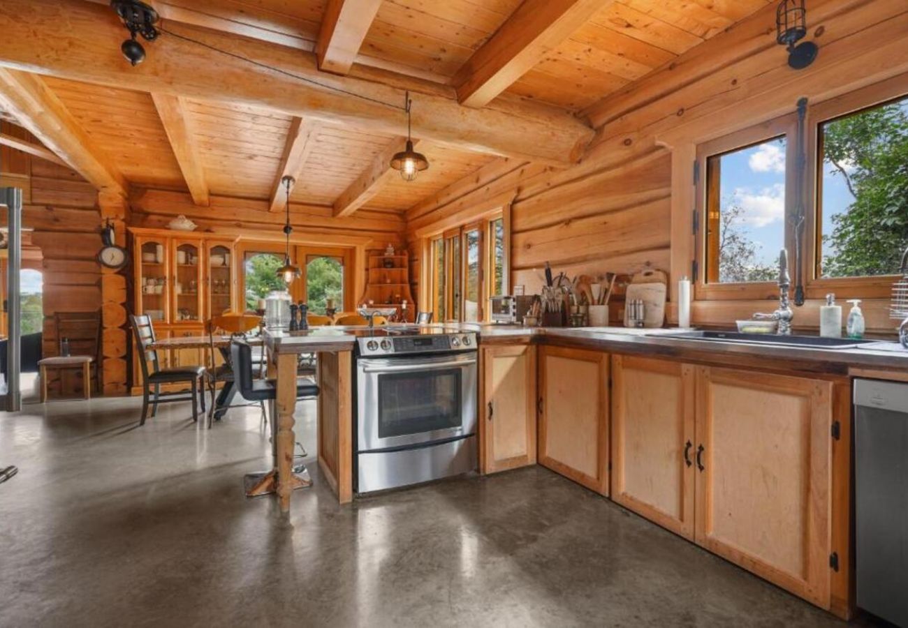 Maison à Laval - CAN017 : La Maison en Bois Rond