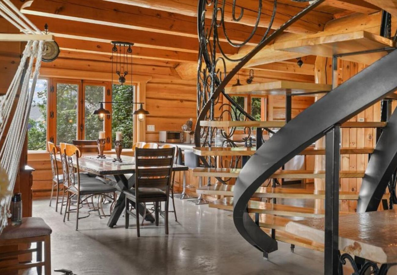 Maison à Laval - CAN017 : La Maison en Bois Rond