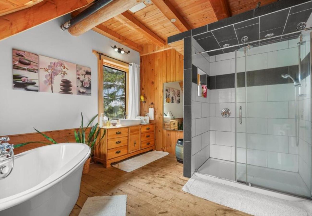 Maison à Laval - CAN017 : La Maison en Bois Rond