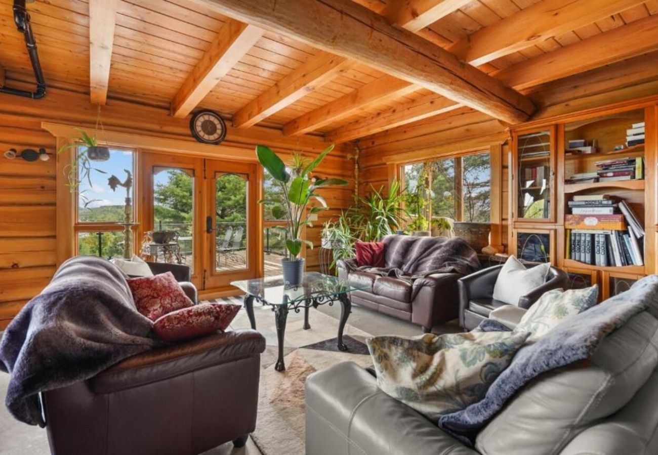 Maison à Laval - CAN017 : La Maison en Bois Rond