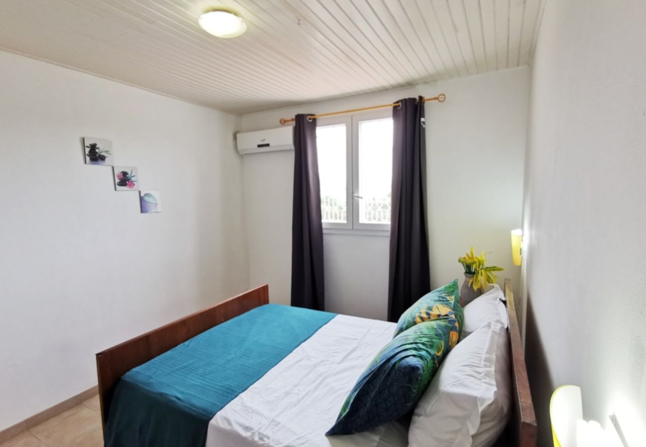 Villa à Sainte-Anne - Villa à Sainte Anne Ref M055b 3ch + 1 appt piscine