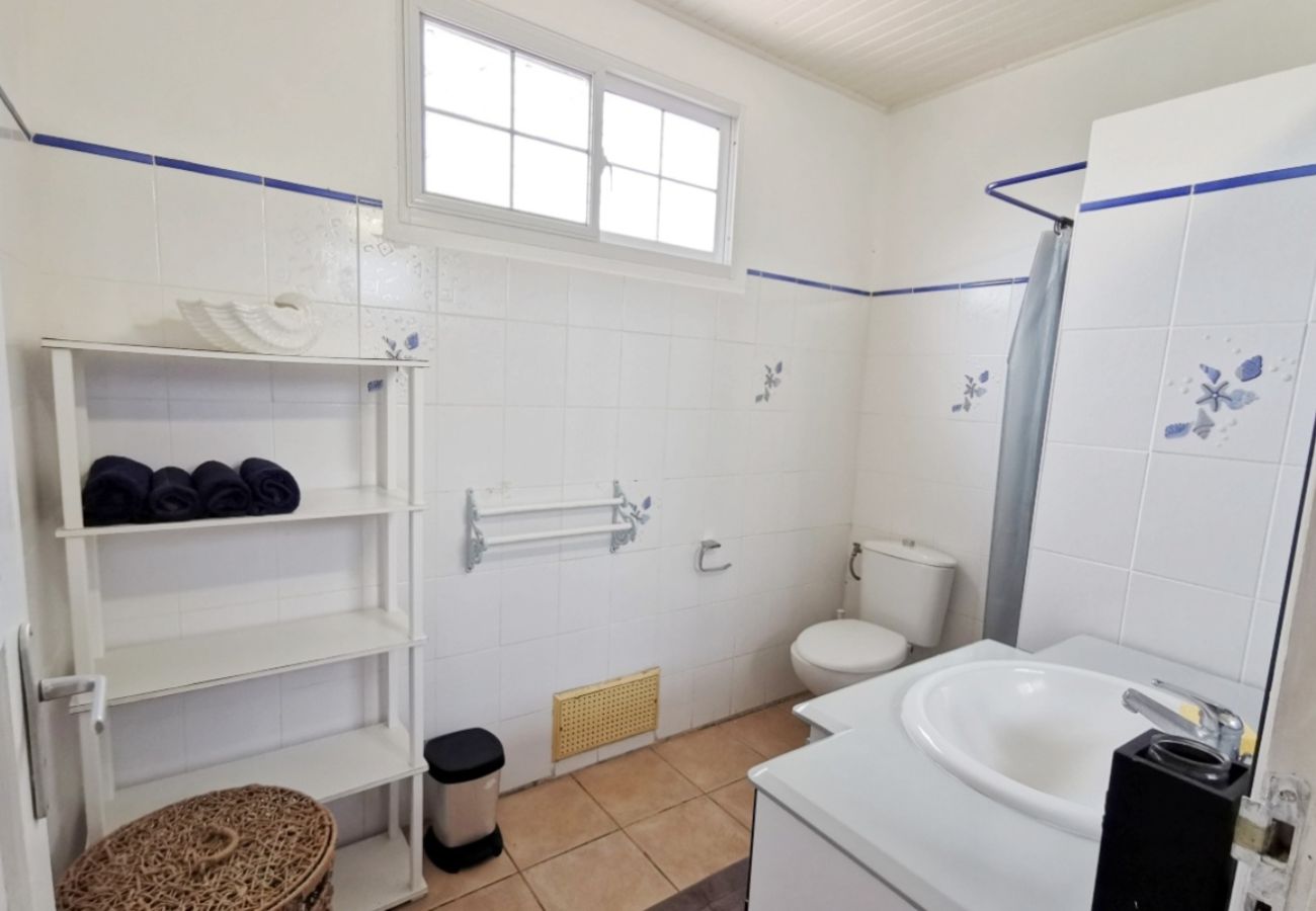 Villa à Sainte-Anne - Villa à Sainte Anne Ref M055b 3ch + 1 appt piscine