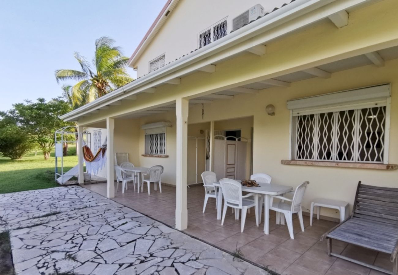 Villa à Sainte-Anne - Villa à Sainte Anne Ref M055b 3ch + 1 appt piscine