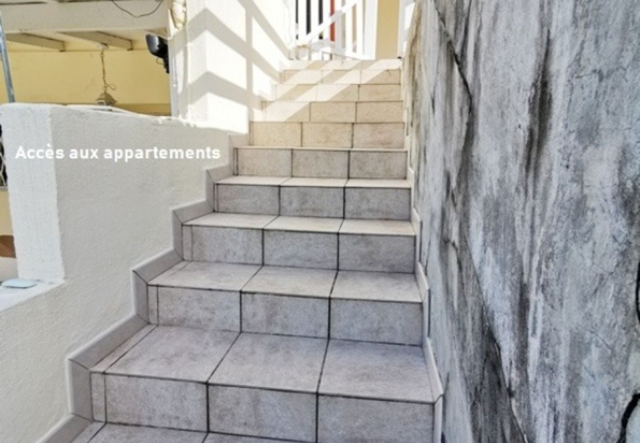 Villa à Sainte-Anne - Villa à Sainte Anne Ref M055b 3ch + 1 appt piscine