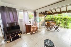Appartement à Les Trois-Ilets - T2 BIS TROIS ILETS 1 ch REF M-000100